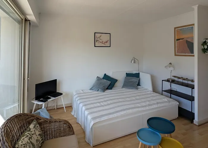 Lägenhet - Lumineux Avec Balcon Et Wifi, Proche - Fr-1-420-97 *